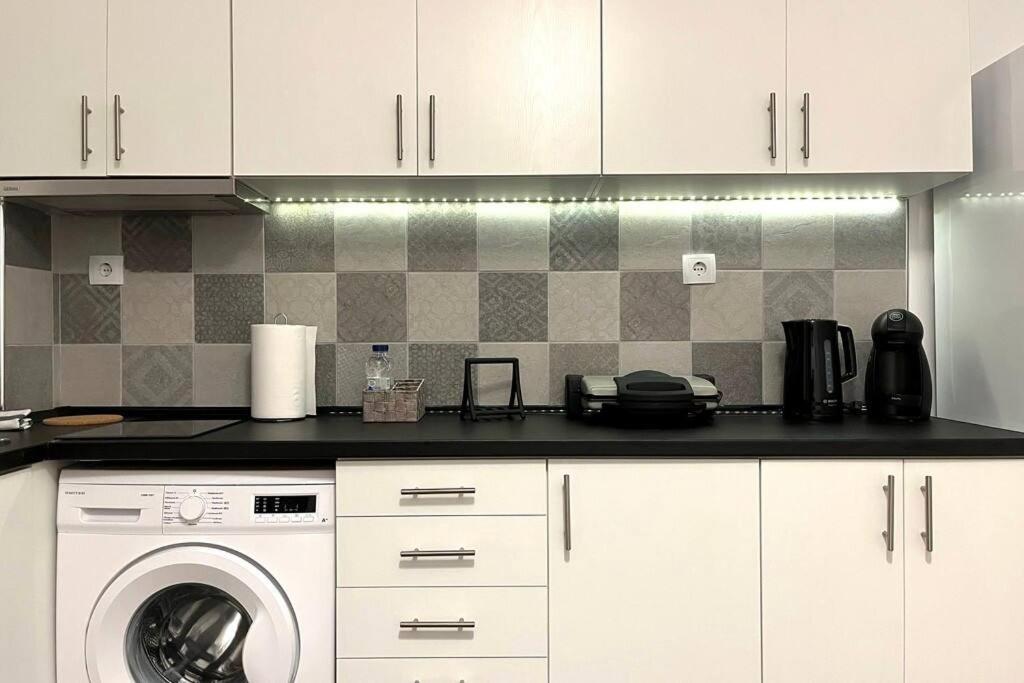 Pame Rentals - Ideal For 2 In Pagrati أثينا المظهر الخارجي الصورة
