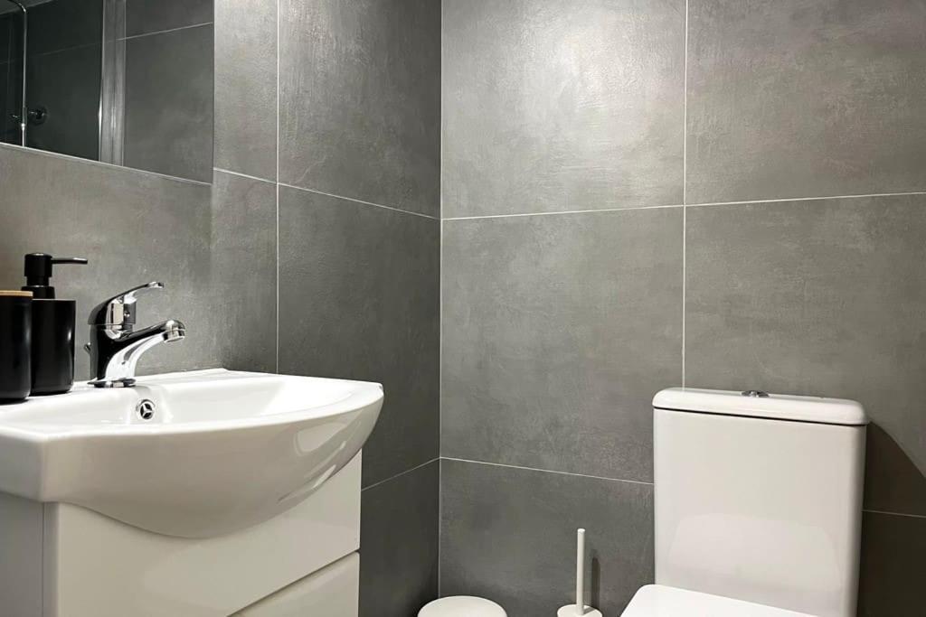 Pame Rentals - Ideal For 2 In Pagrati أثينا المظهر الخارجي الصورة